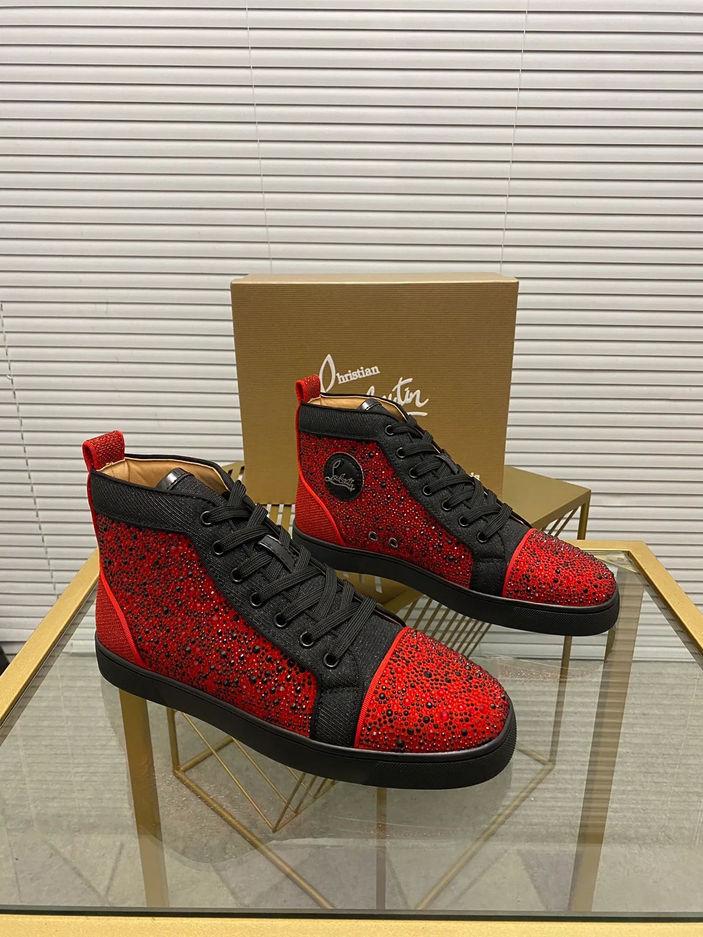 Made to order. Ex-factory price 540. Special material Christian Louboutin (CL red sole shoes) counter series, casual sneakers for couples 📢 📢 📢 Exclusive hot style release 🎈🎈💪 Movable latex feet 👻 Finished large sole car line [Proud] 😝Female 35-40# Male 38#-46, global supply😝 [Top version]: Original imported genuine leather upper, top original leather lining, original molded TPU outsole, original 1:1 detail processing, original shoe last,